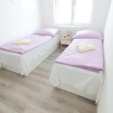 Lilly 36 アパート *