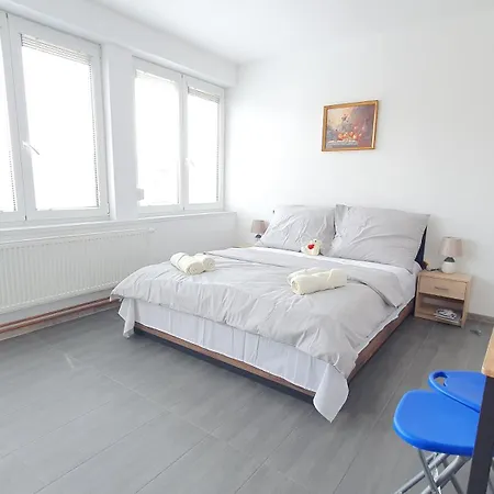 Lilly 36 アパート *