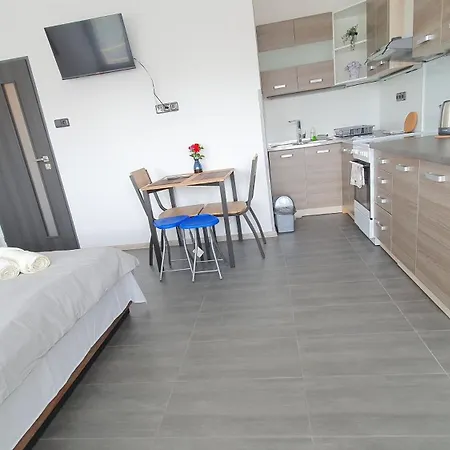 Lilly 36 アパート